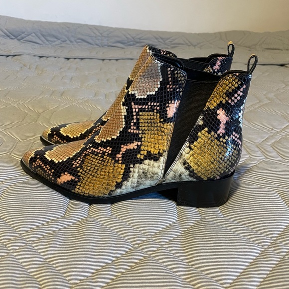 Boots - Picture 2 of 5